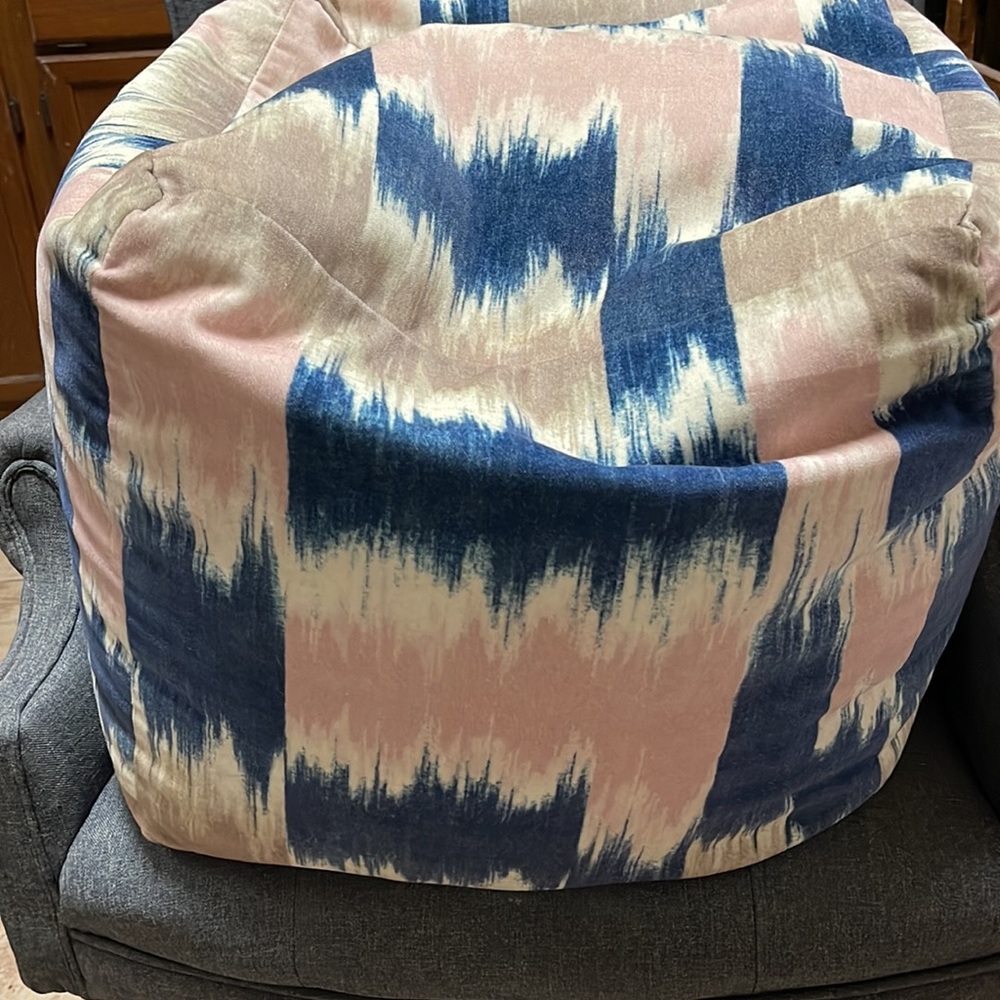 West Elm Blurred Ikat Pouf Rosette - Picture 3 of 8